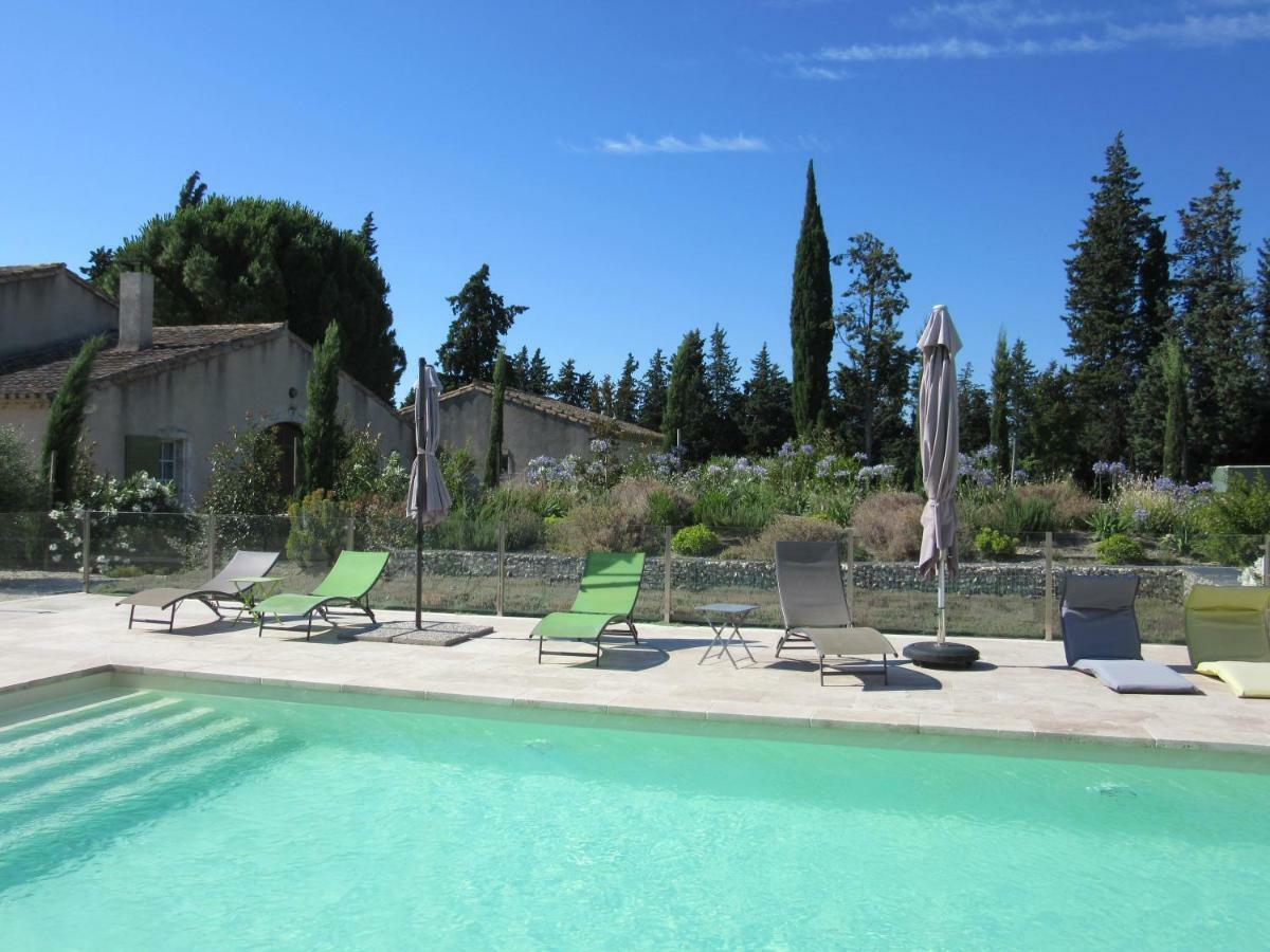 Gite Les Courlis Saint-Étienne-du-Grès Екстериор снимка